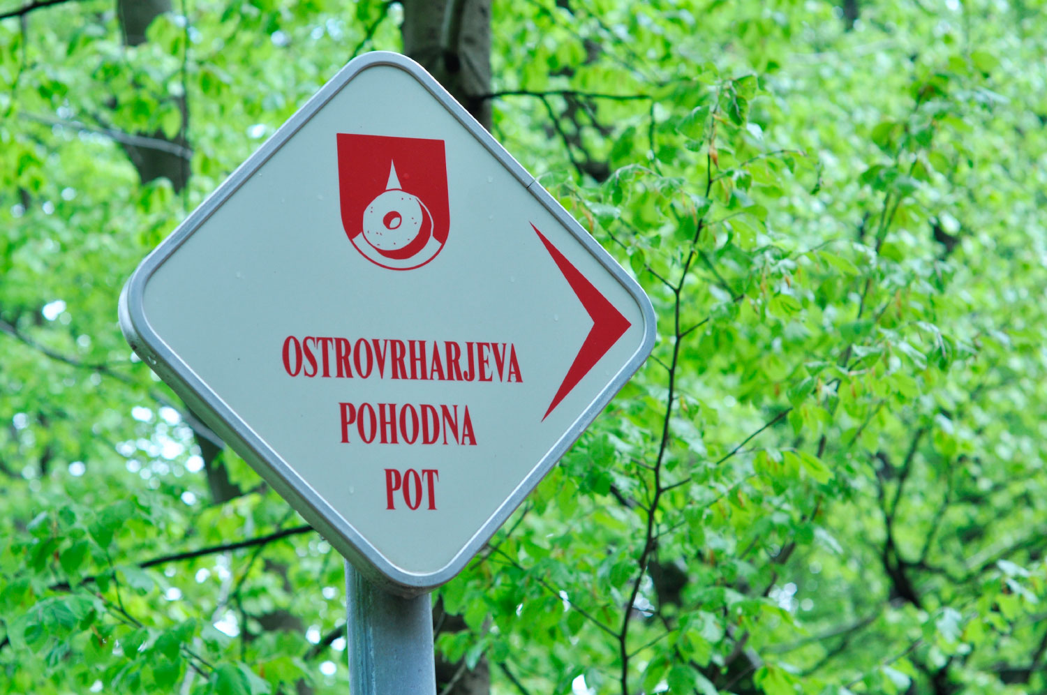 Znak za Ostrovrharjevo pot